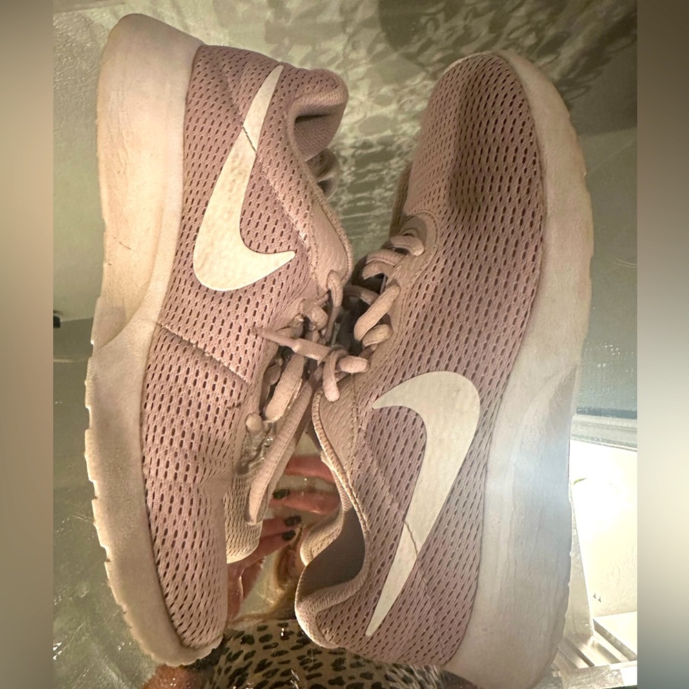 Nike tanjun size 6 running shoes 812655-605